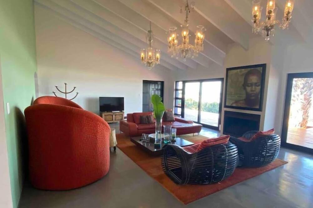 Photo of Livingroom in Trafalgar