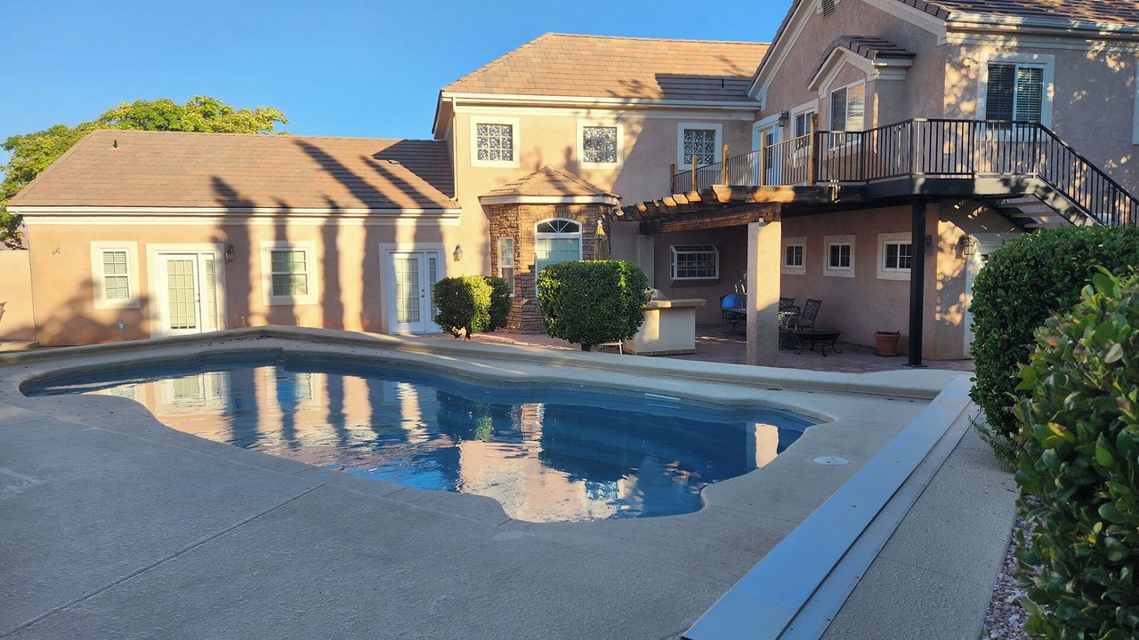 Photo of Outdoor in Page