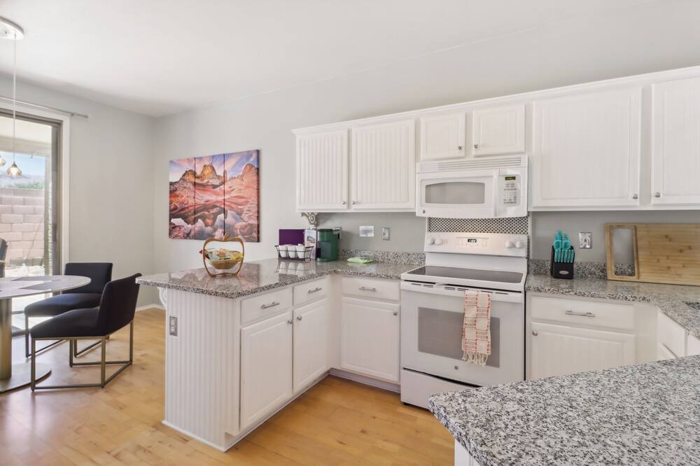 Photo of Kitchen in Foothills Club West