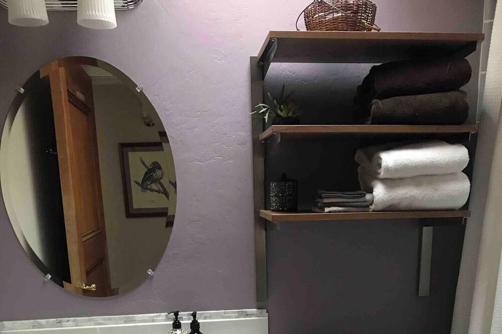 Photo of Bathroom in Sam Hughes