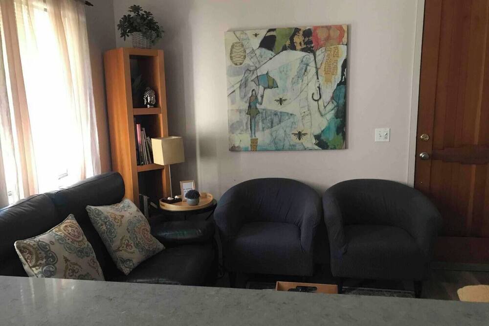 Photo of Livingroom in Sam Hughes