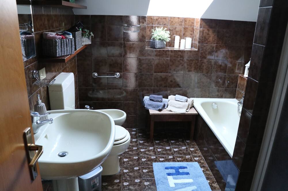 Photo of Bathroom in Drena