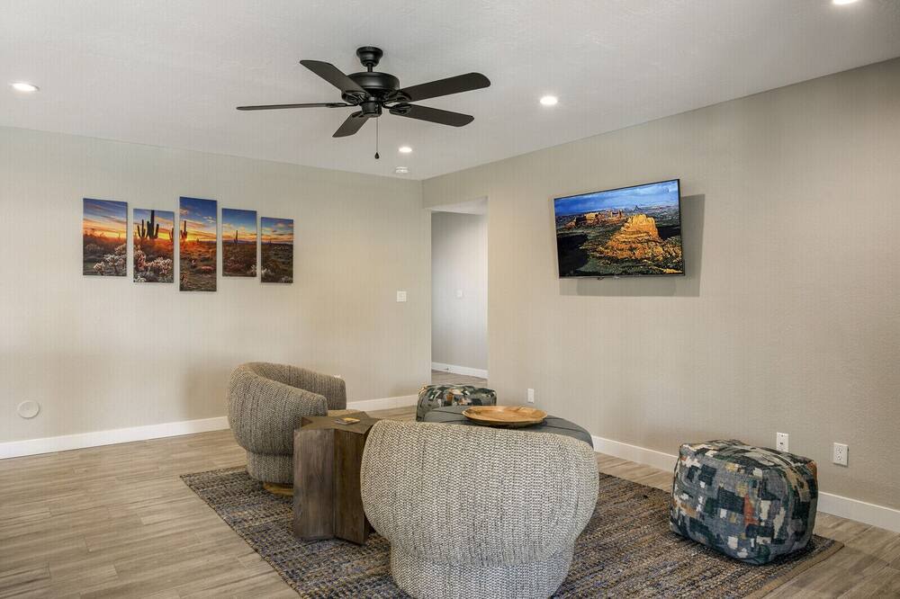 Photo of Livingroom in Paradise Valley Village