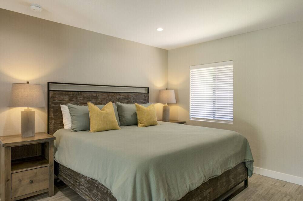 Photo of Bedroom in Paradise Valley Village