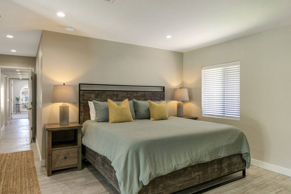 Photo of Bedroom in Paradise Valley Village