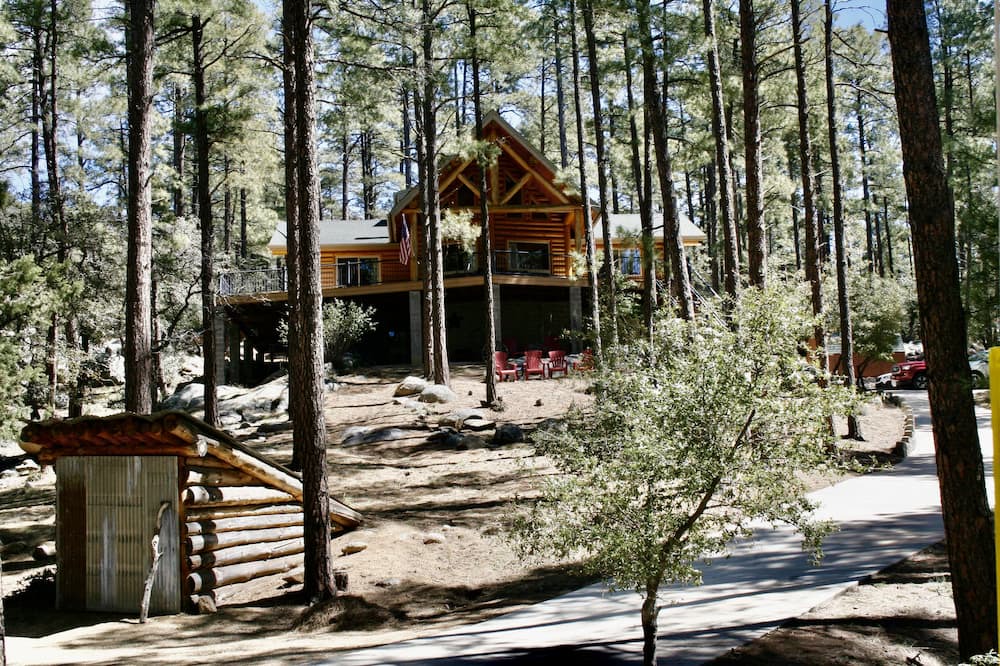 Photo of Outdoor in Highland Pines
