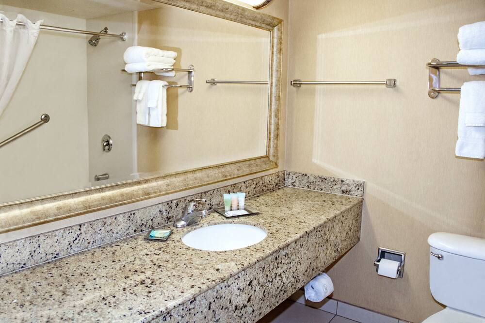 Photo of Bathroom in Encanto