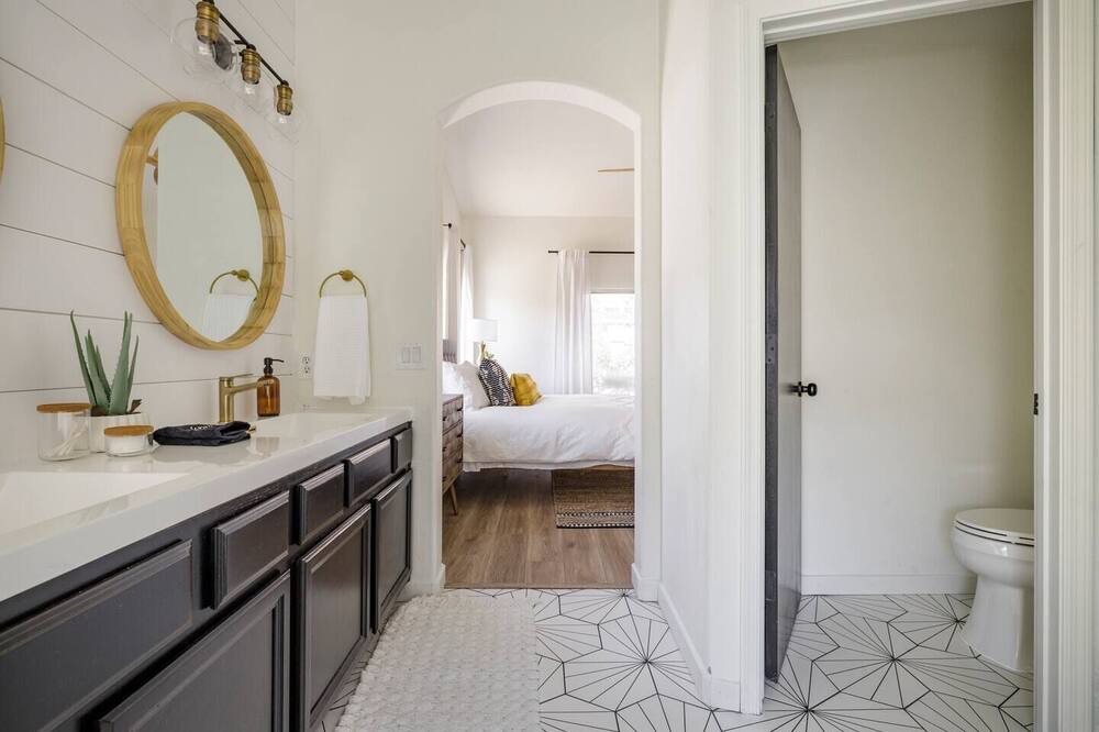 Photo of Bedroom in Paradise Valley Village