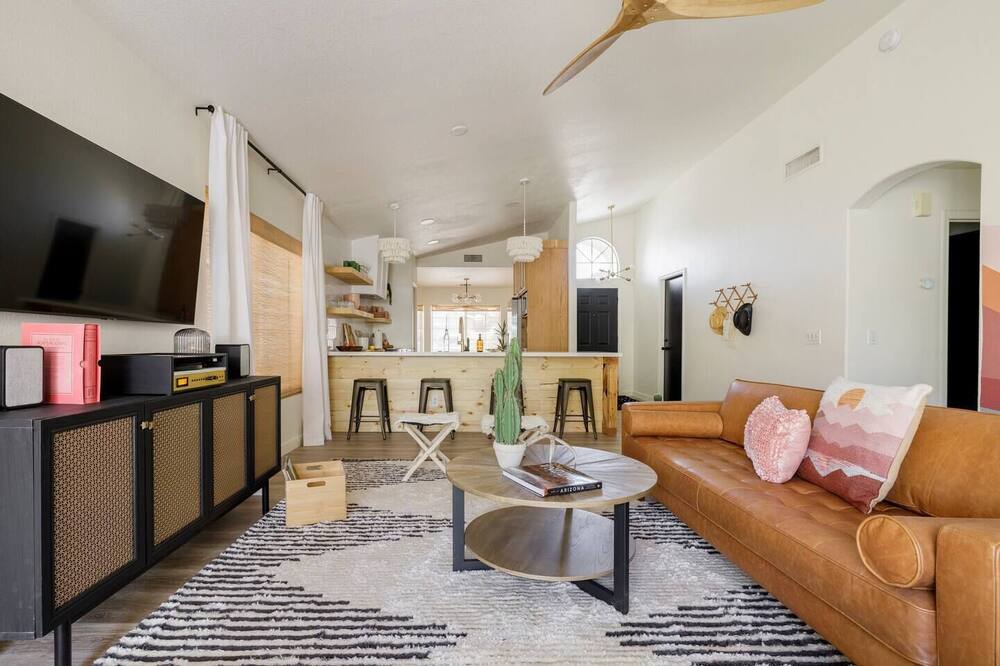 Photo of Livingroom in Paradise Valley Village