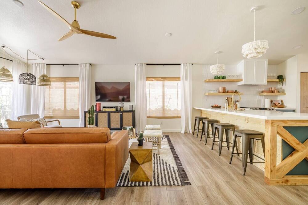 Photo of Livingroom in Paradise Valley Village
