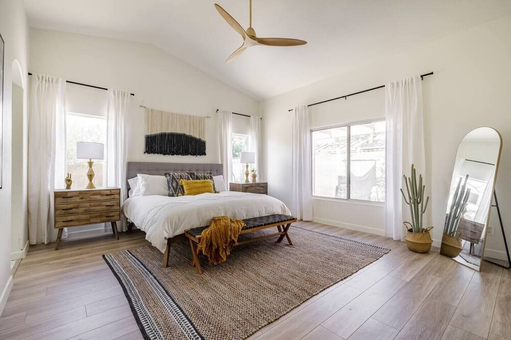 Photo of Bedroom in Paradise Valley Village