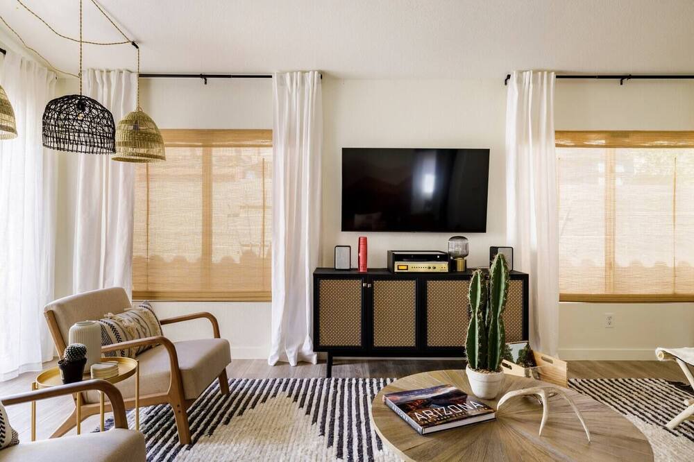 Photo of Livingroom in Paradise Valley Village