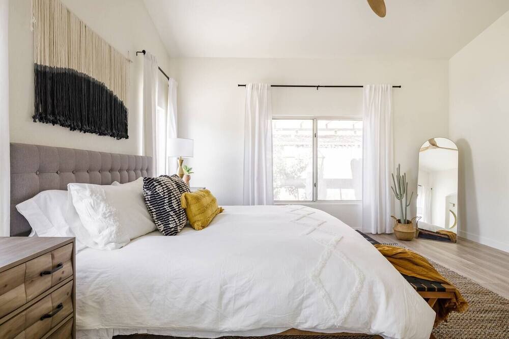 Photo of Bedroom in Paradise Valley Village