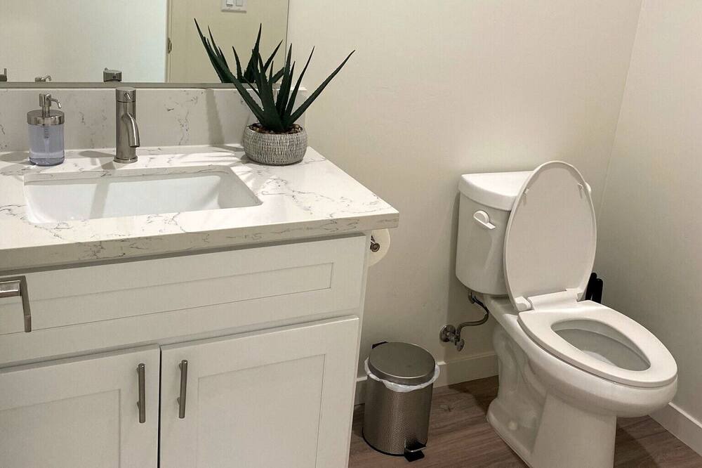 Photo of Bathroom in Greenehaven