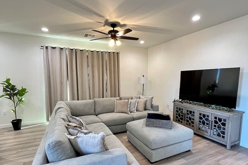 Photo of Livingroom in Greenehaven