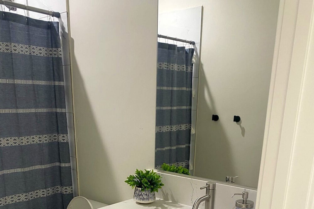 Photo of Bathroom in Greenehaven