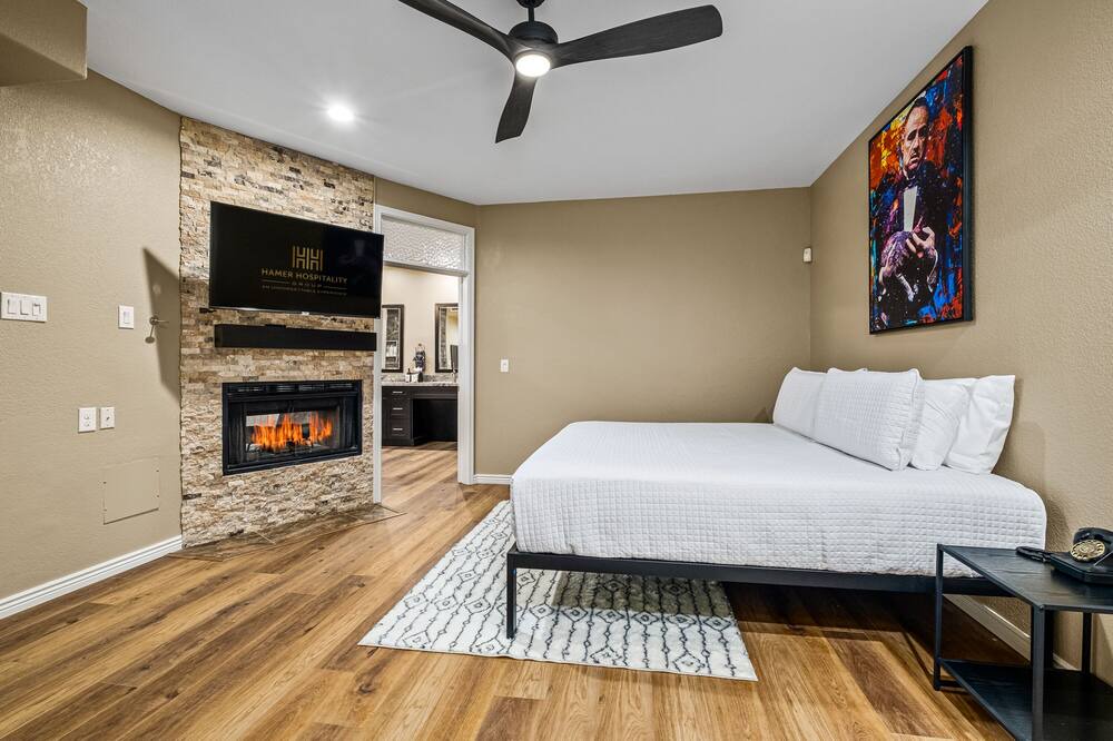 Photo of Bedroom in Paradise Valley Village