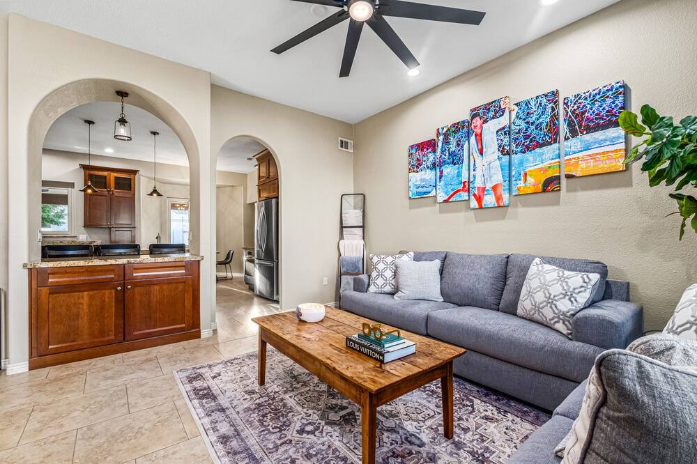 Photo of Livingroom in Paradise Valley Village