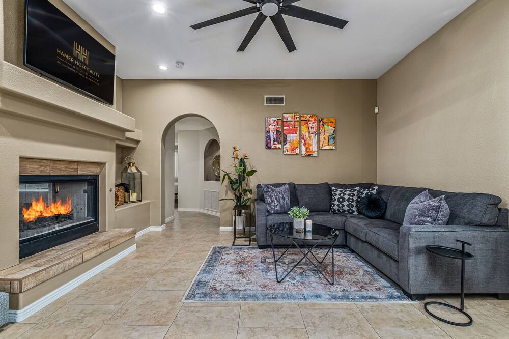 Photo of Livingroom in Paradise Valley Village