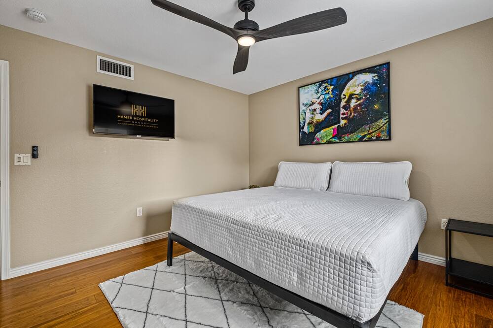 Photo of Bedroom in Paradise Valley Village