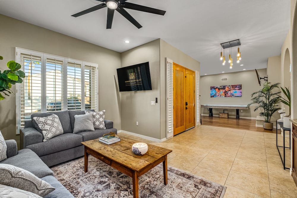 Photo of Livingroom in Paradise Valley Village