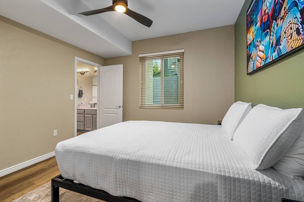 Photo of Bedroom in Paradise Valley Village