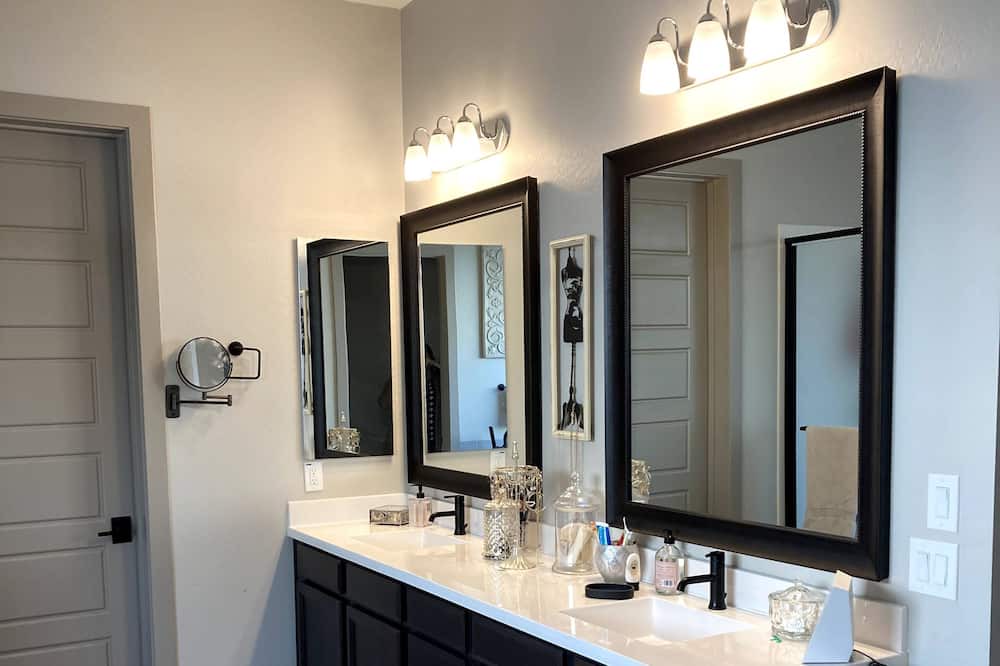 Photo of Bathroom in South Mountain
