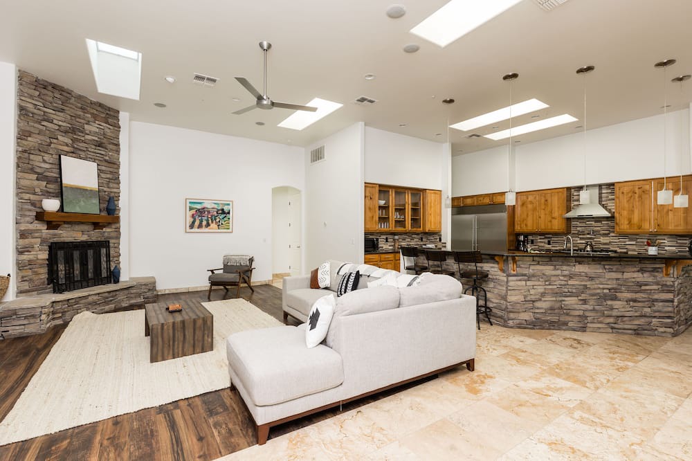 Photo of Livingroom in Pinnacle Peak