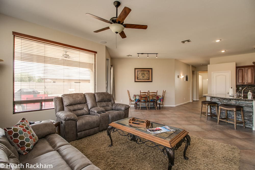 Photo of Livingroom in Wigwam Creek North