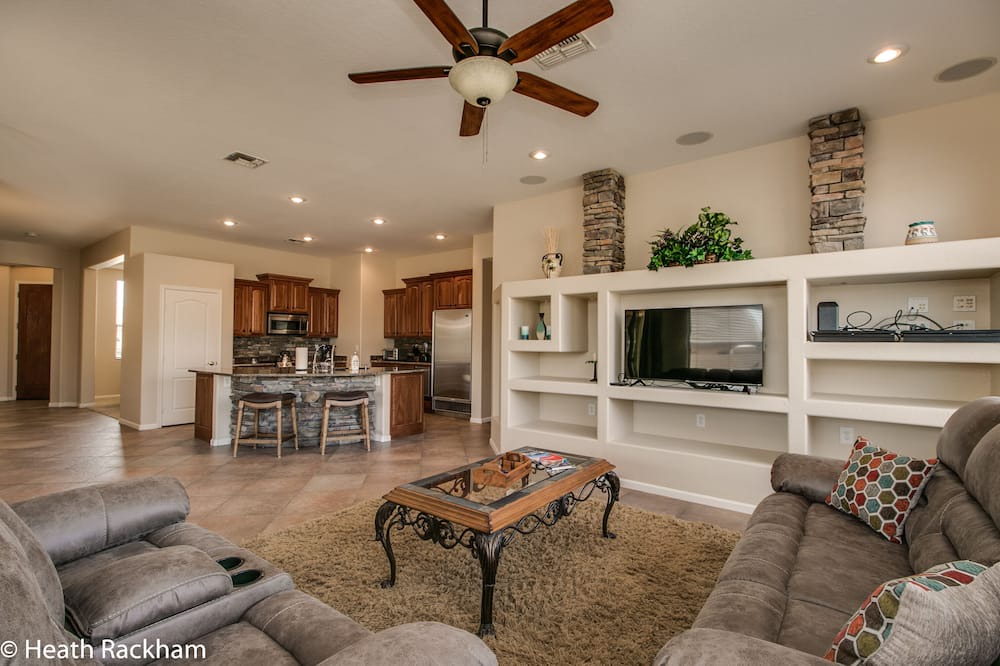 Photo of Livingroom in Wigwam Creek North