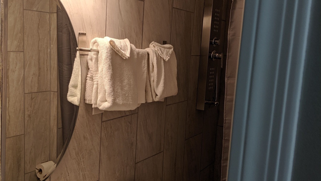 Photo of Bathroom in Globe