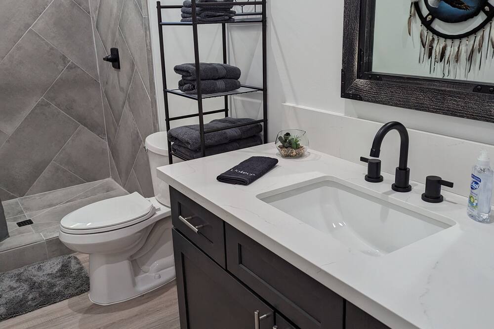 Photo of Bathroom in Greenehaven
