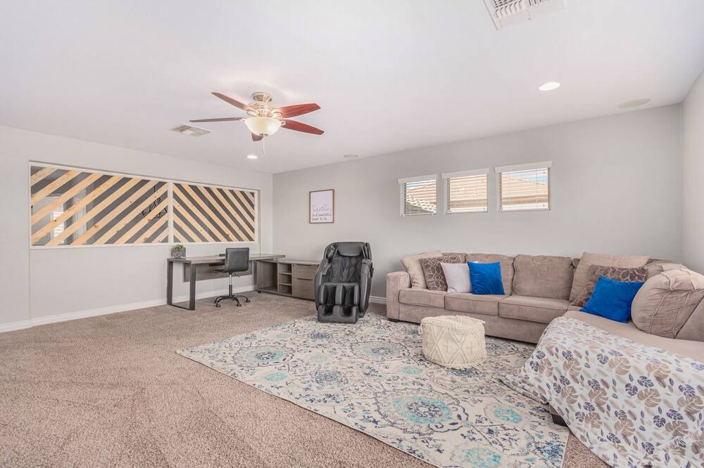 Photo of Livingroom in Stratford Estates