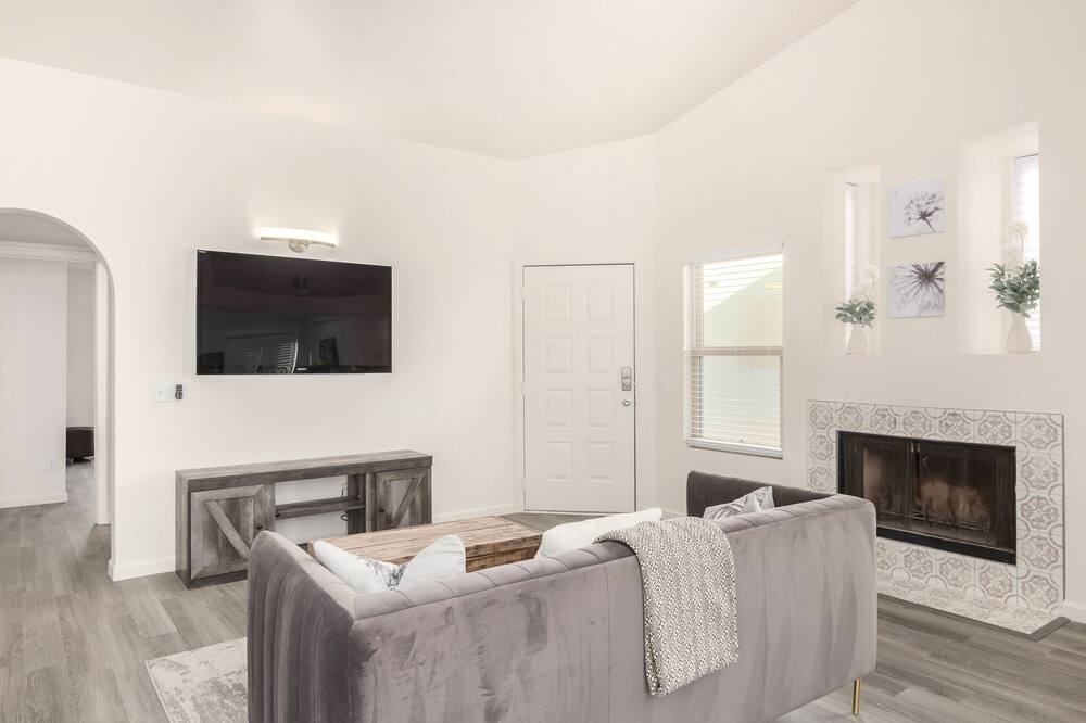 Photo of Livingroom in Peacock Village