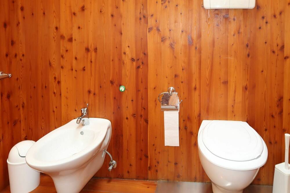 Photo of Bathroom in Calceranica al Lago