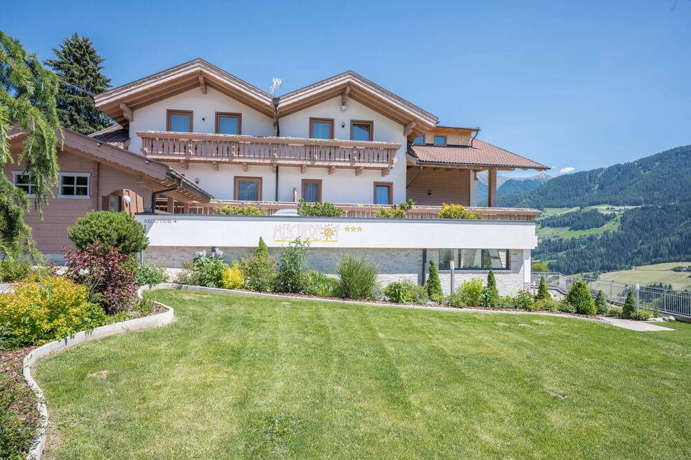 Photo of Outdoor in Racines