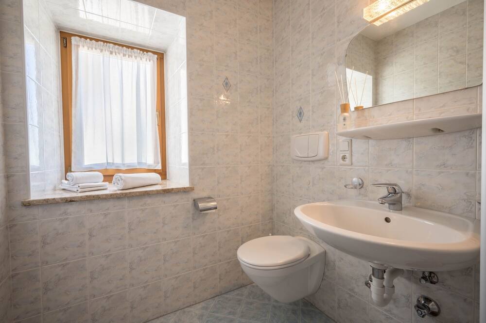 Photo of Bathroom in Racines