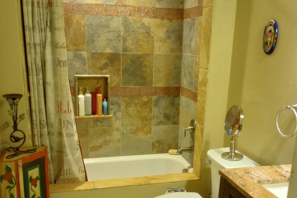 Photo of Bathroom in Peter Howell
