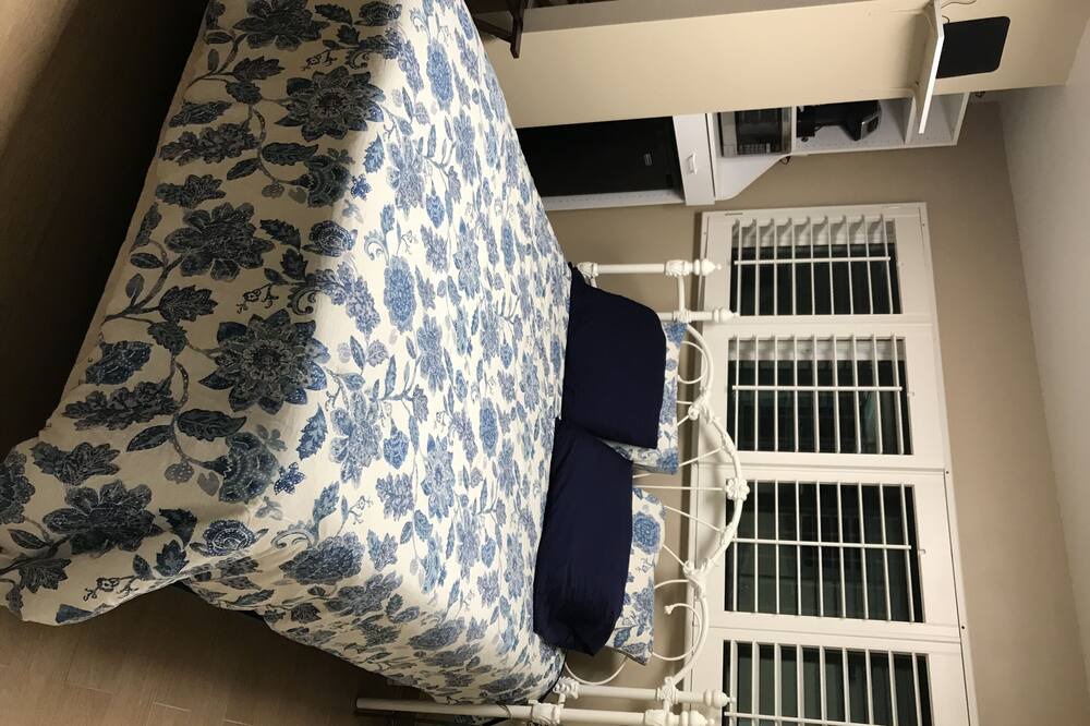 Photo of Bedroom in Peter Howell