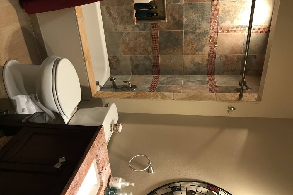Photo of Bathroom in Peter Howell