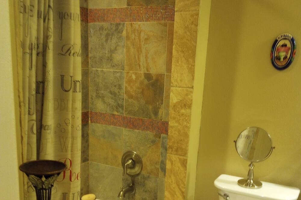 Photo of Bathroom in Peter Howell