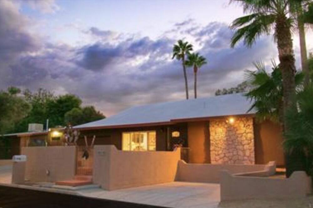 Photo of Outdoor in Peter Howell