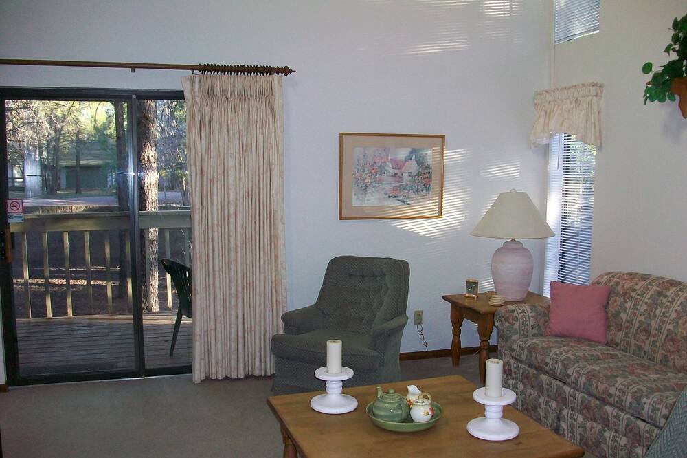 Photo of Livingroom in Pinetop