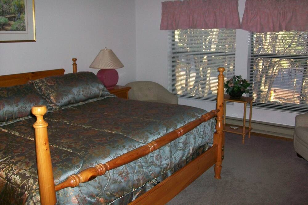 Photo of Bedroom in Pinetop