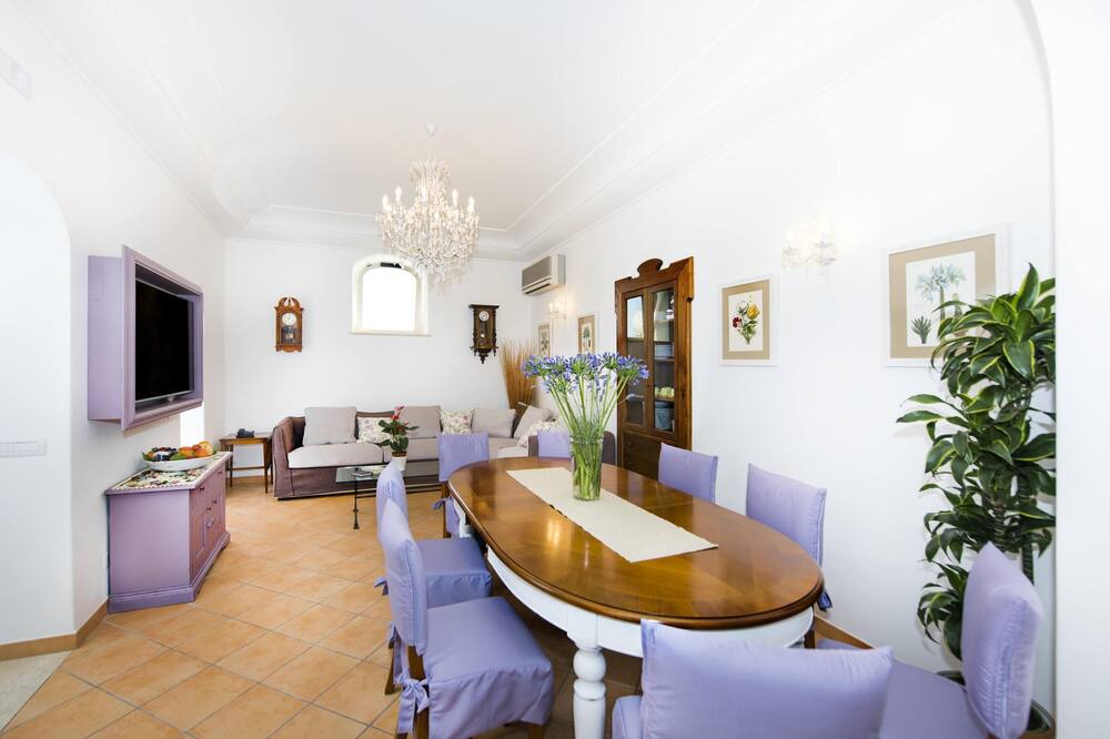 Photo of Livingroom in Path of the Gods