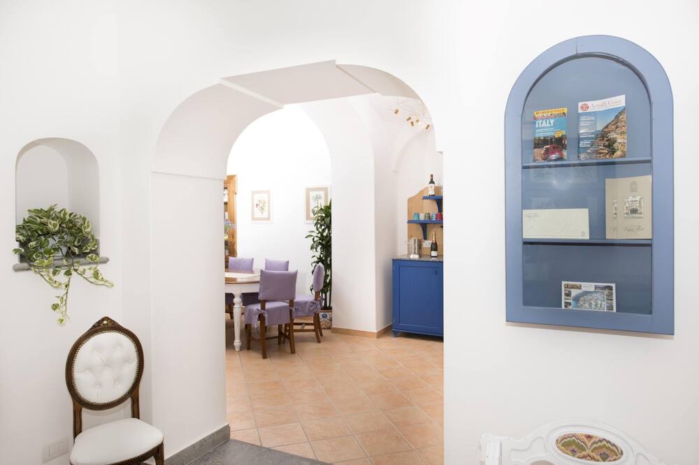 Photo of Livingroom in Path of the Gods