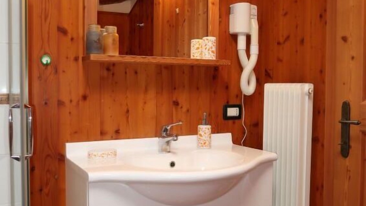 Photo of Bathroom in Calceranica al Lago