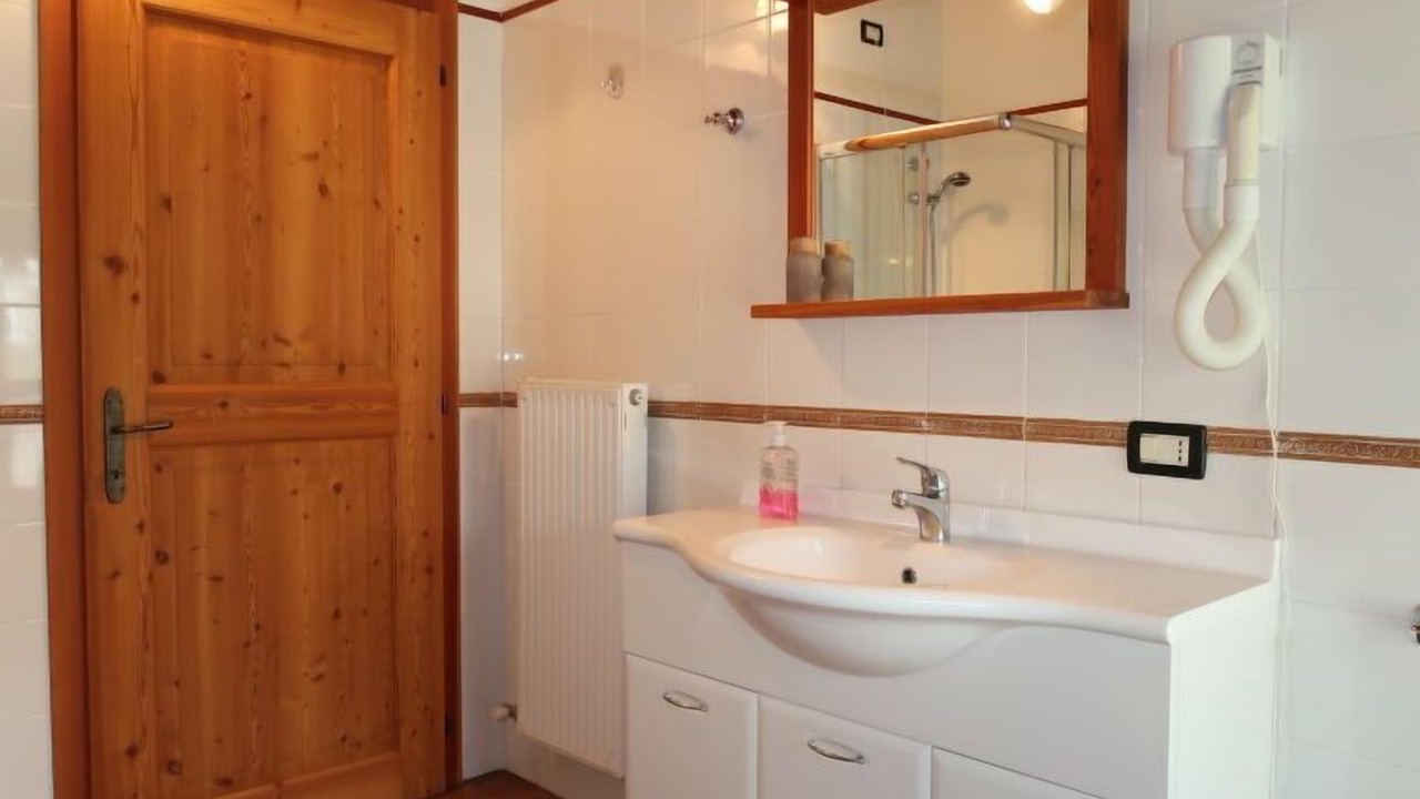 Photo of Bathroom in Calceranica al Lago