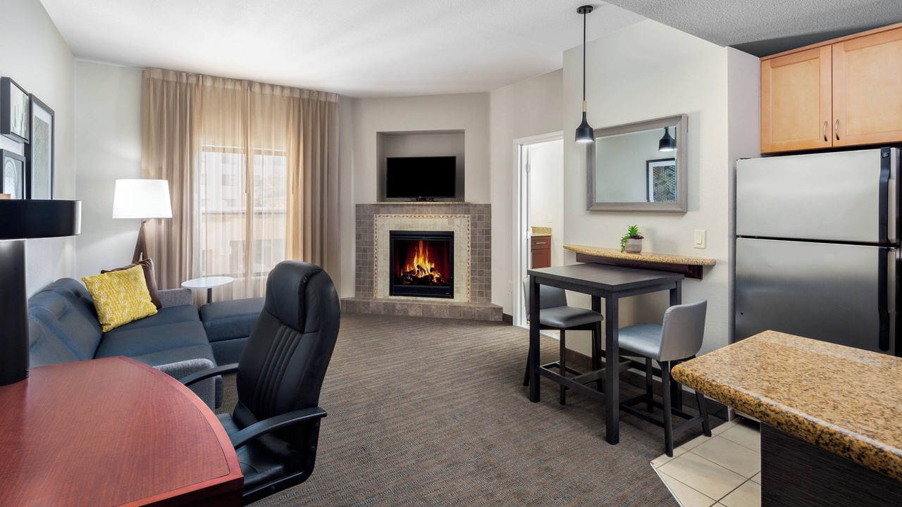 Photo of Livingroom in Surprise