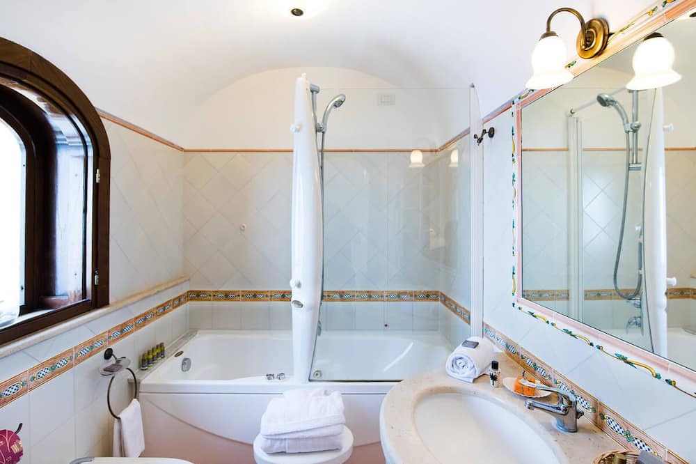 Photo of Bathroom in Path of the Gods